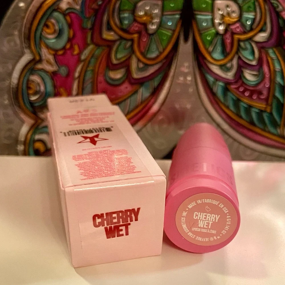 💎 JEFFREE STAR COSMETICS Velvet Trap Lipstick in Cherry Wet